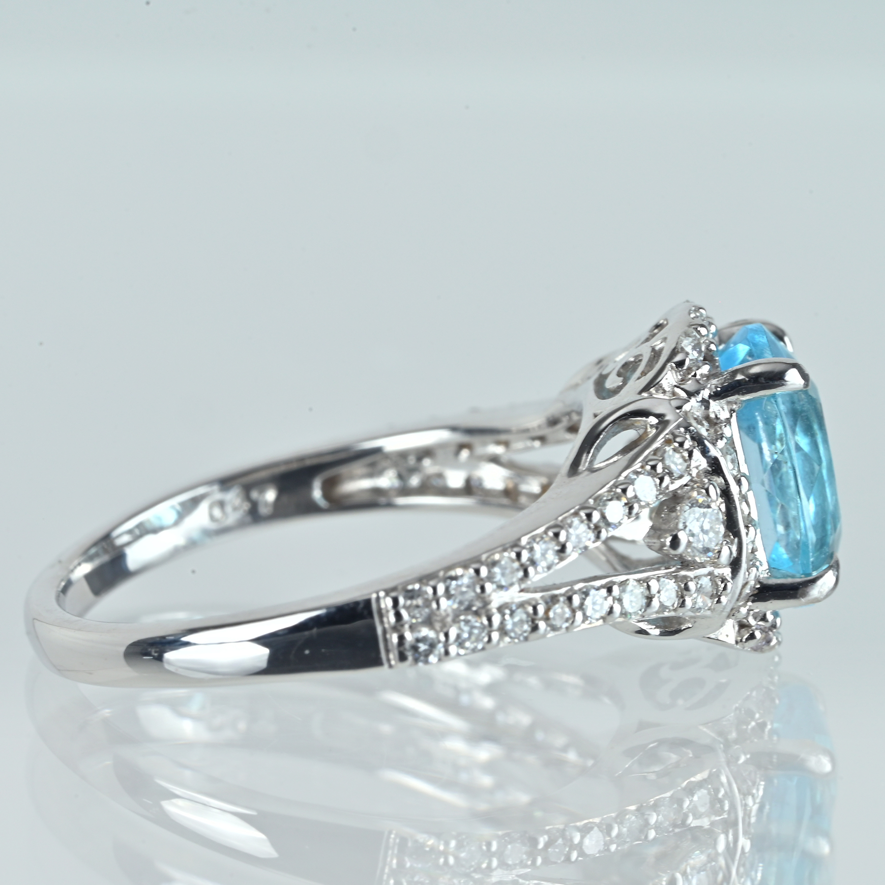 アクアマリンリング K18WG AQ2.31ct D0.47ct - 画像 (4)