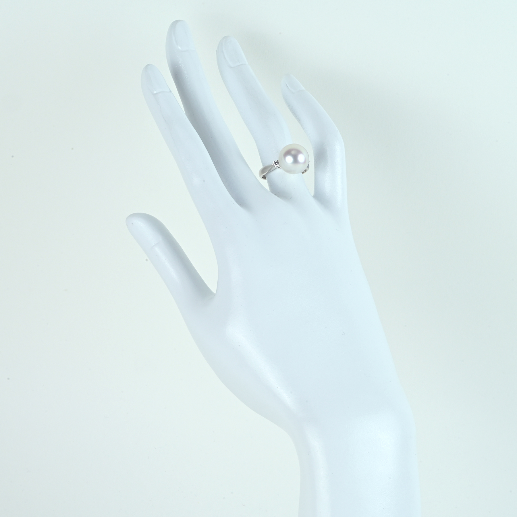 南洋白蝶パールリング PT900 11.3mm D0.10ct - 画像 (6)