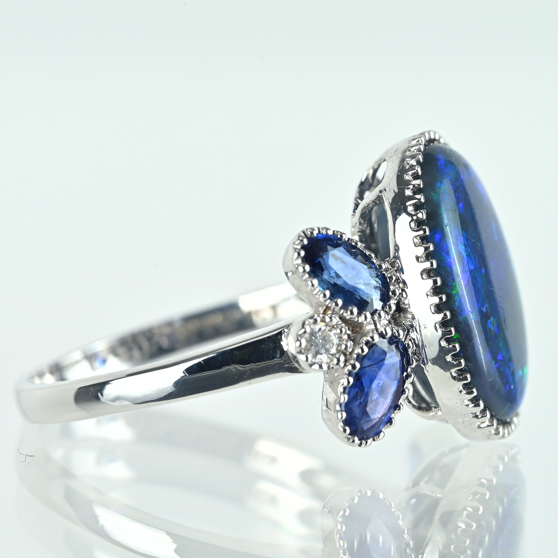 ブラックオパール·サファイアリング K18WG BO4.10ct S1.19ct D0.07ct - 画像 (4)