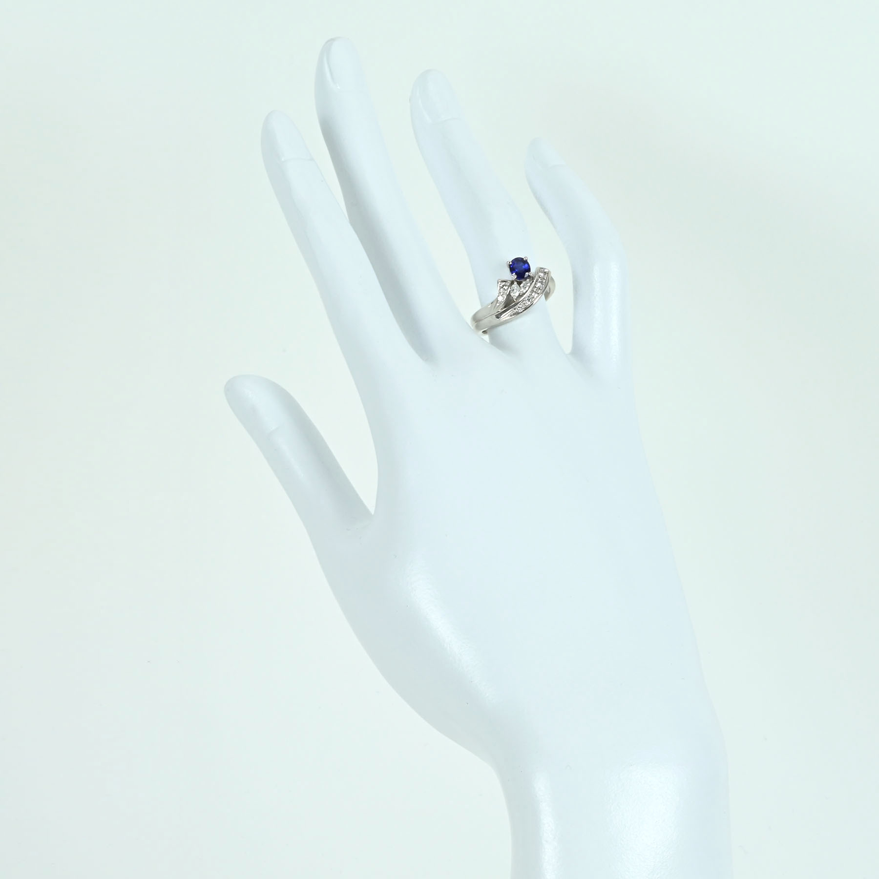 サファイアリング PT900 S0.58ct D0.20ct - 画像 (6)