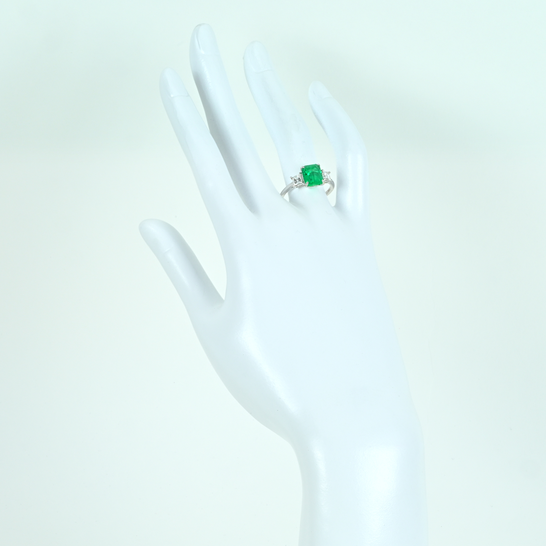 エメラルドリング K18WG E2.21ct D0.52ct - 画像 (6)