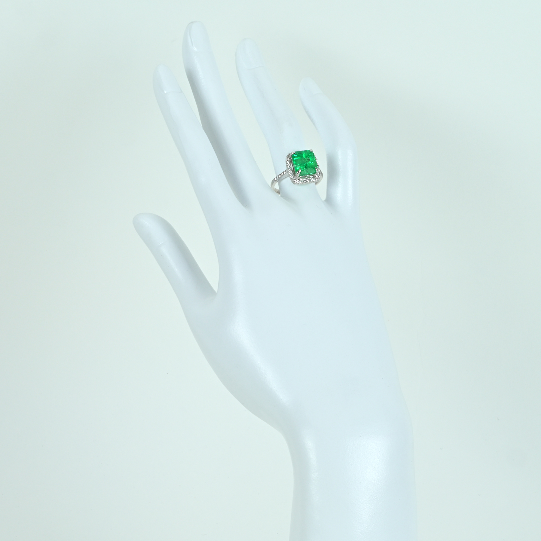 エメラルドリング K18WG E3.31ct D0.30ct - 画像 (6)
