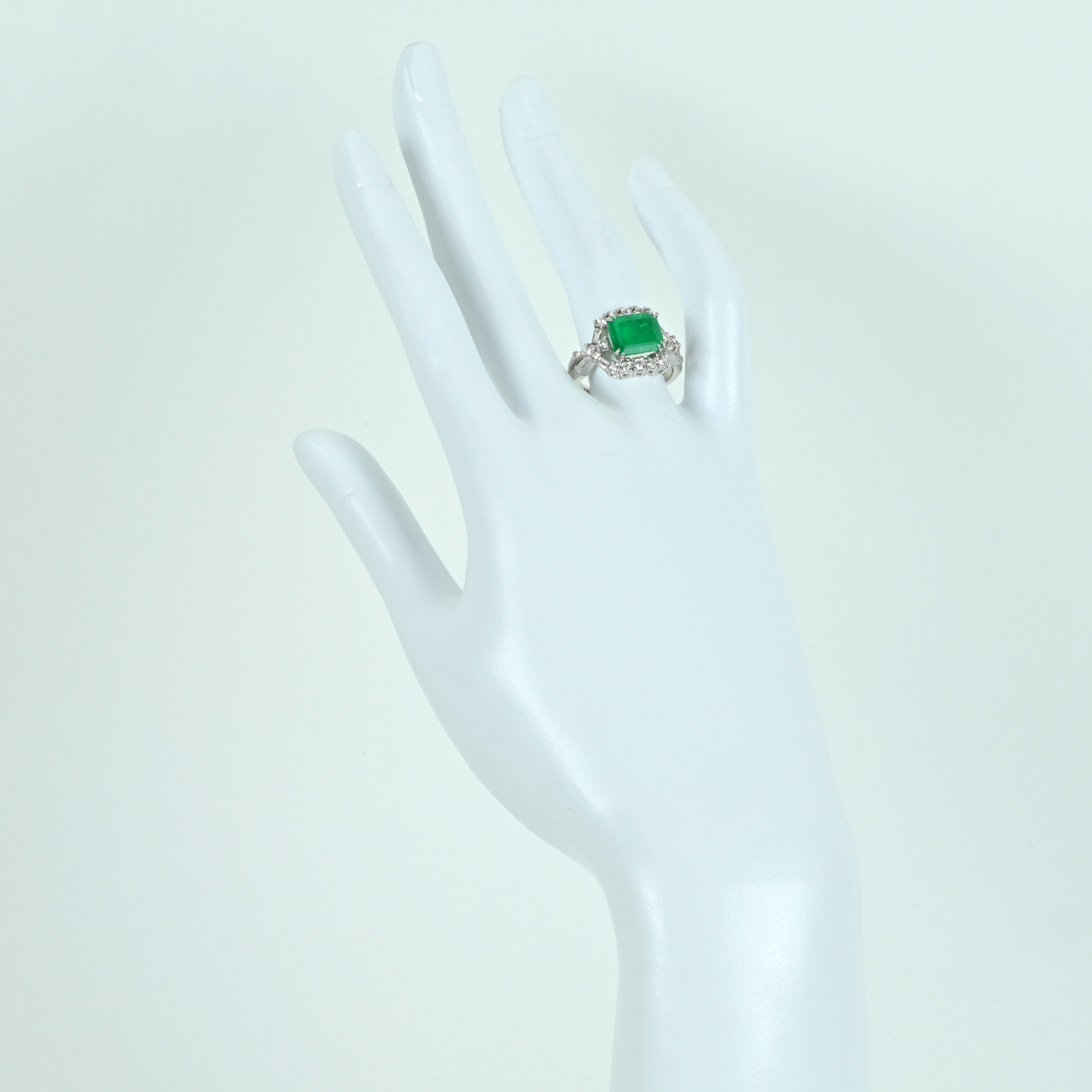 エメラルドリング K18WG E2.218ct D0.86ct - 画像 (6)